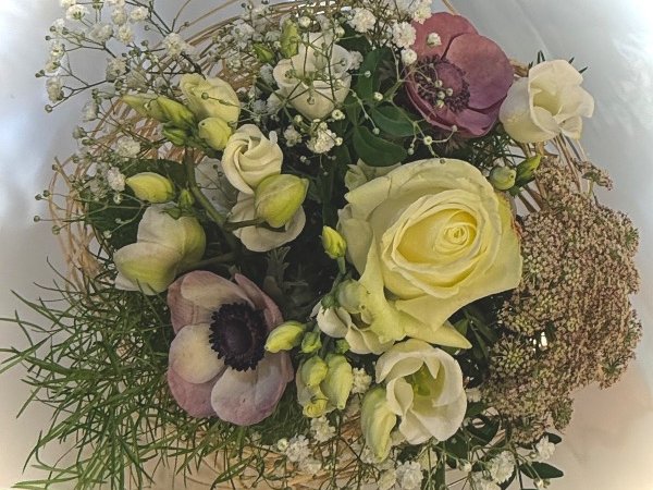 Hempeää heinikossa